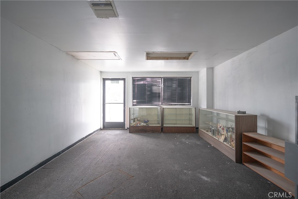 14106 Pioneer Boulevard Property Photo 17