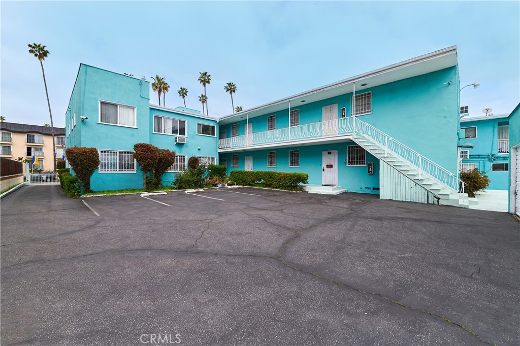 330 S Kenmore Avenue Property Photo 4