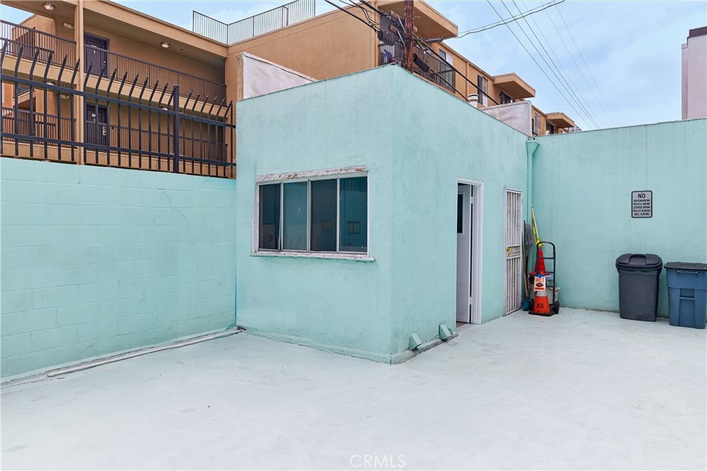 330 S Kenmore Avenue Property Photo 6