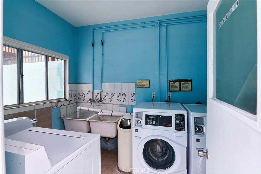 330 S Kenmore Avenue Property Photo 7