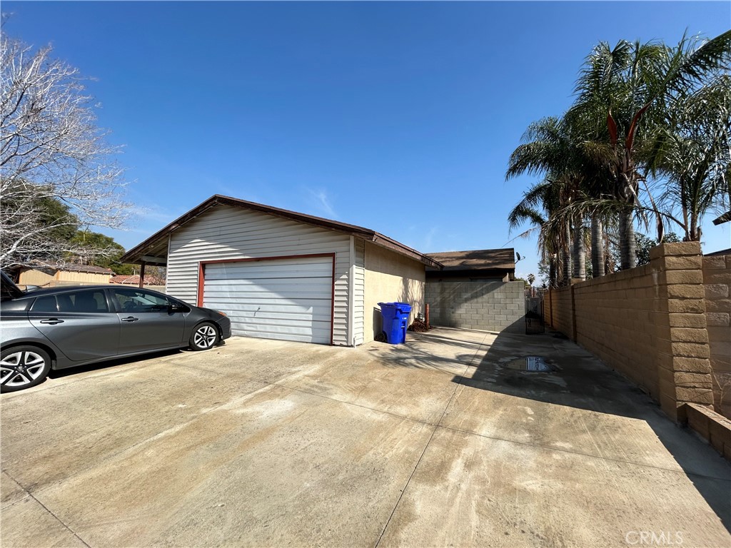 2465 N Idyllwild Avenue Property Photo