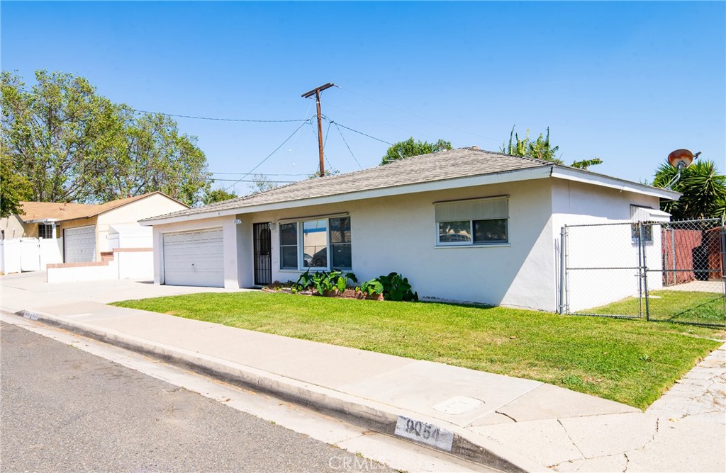 9052 Laurel Avenue Property Photo 1