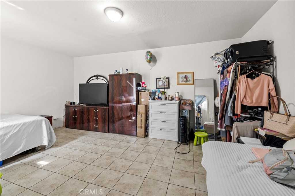 5724 E Beverly Blvd Property Photo 5