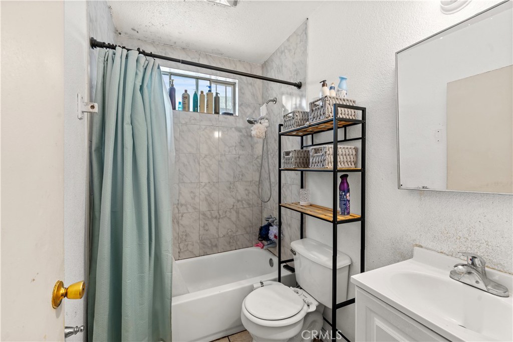 5724 E Beverly Blvd Property Photo 9