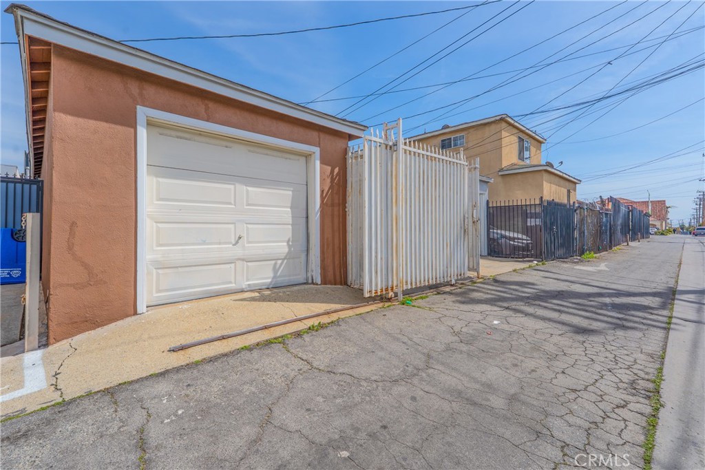 5724 E Beverly Blvd Property Photo 12
