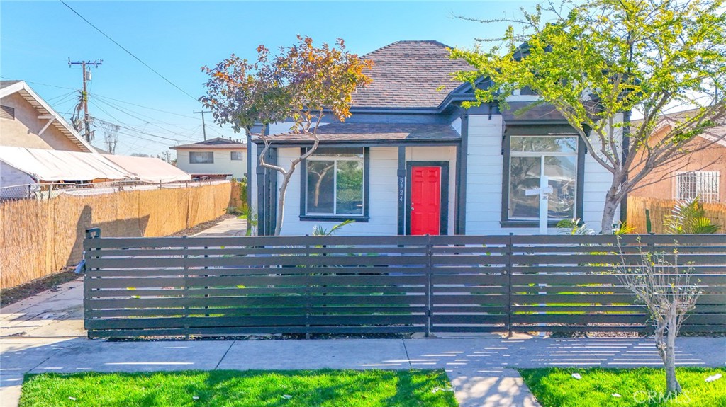 8924 S Budlong Avenue Property Photo