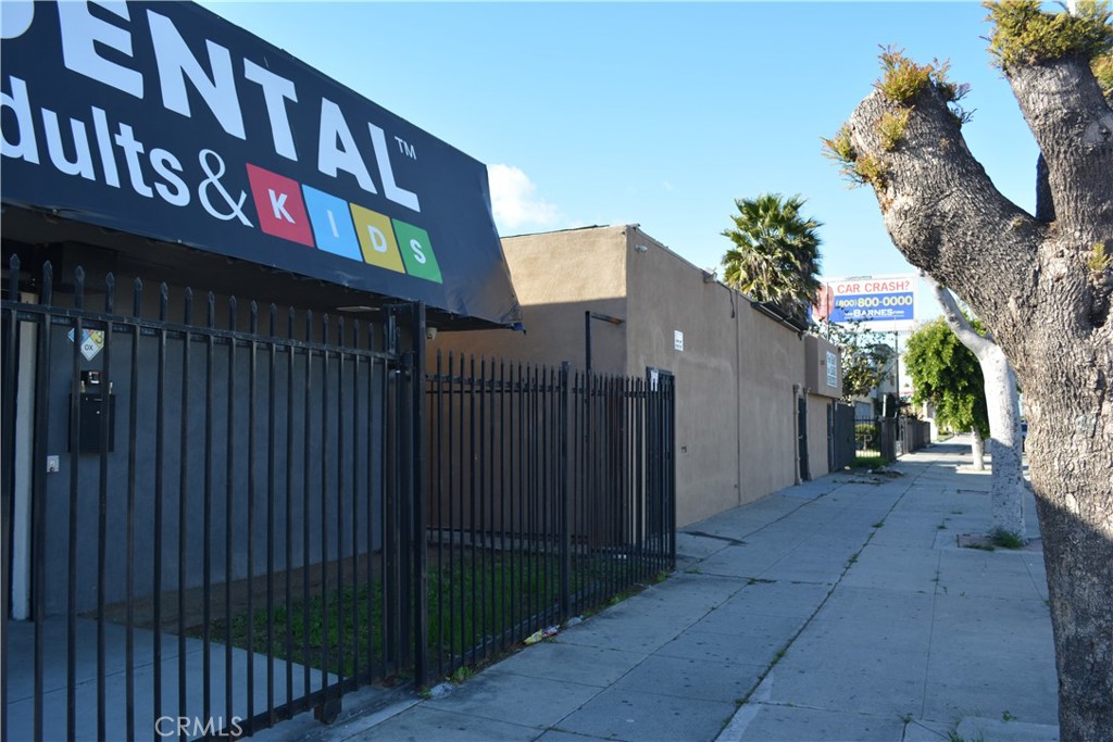 605 S Long Beach Boulevard Property Photo