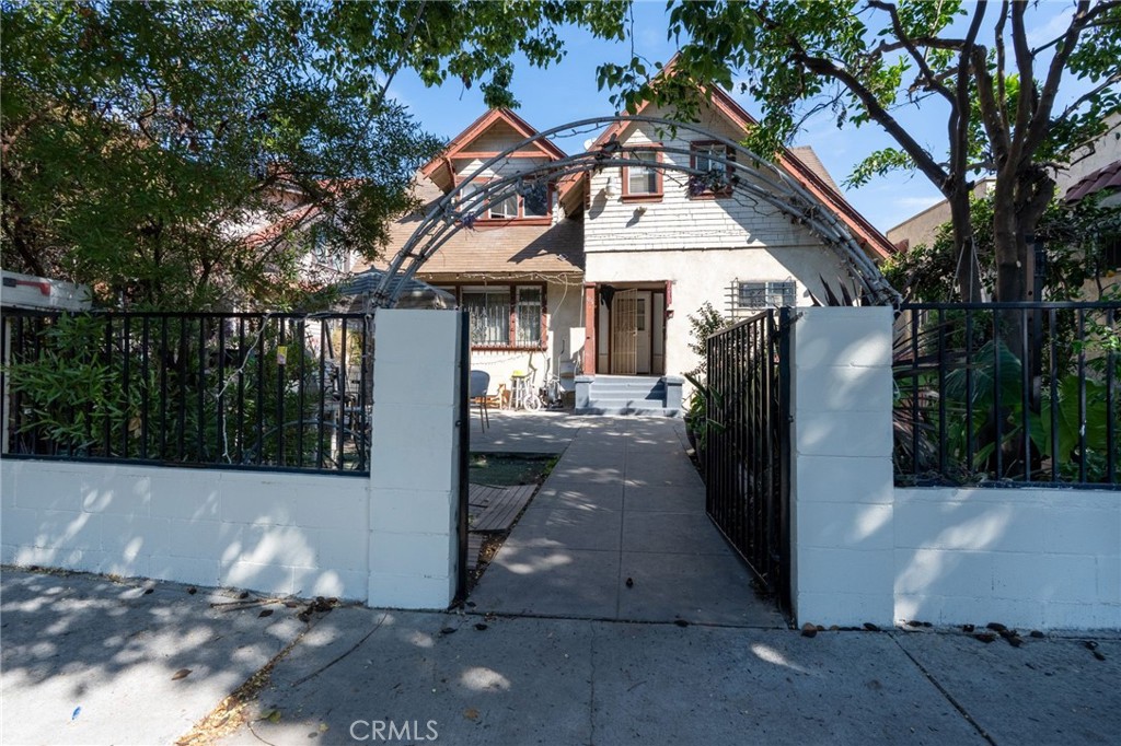 1217 W 39th Street Property Photo 2