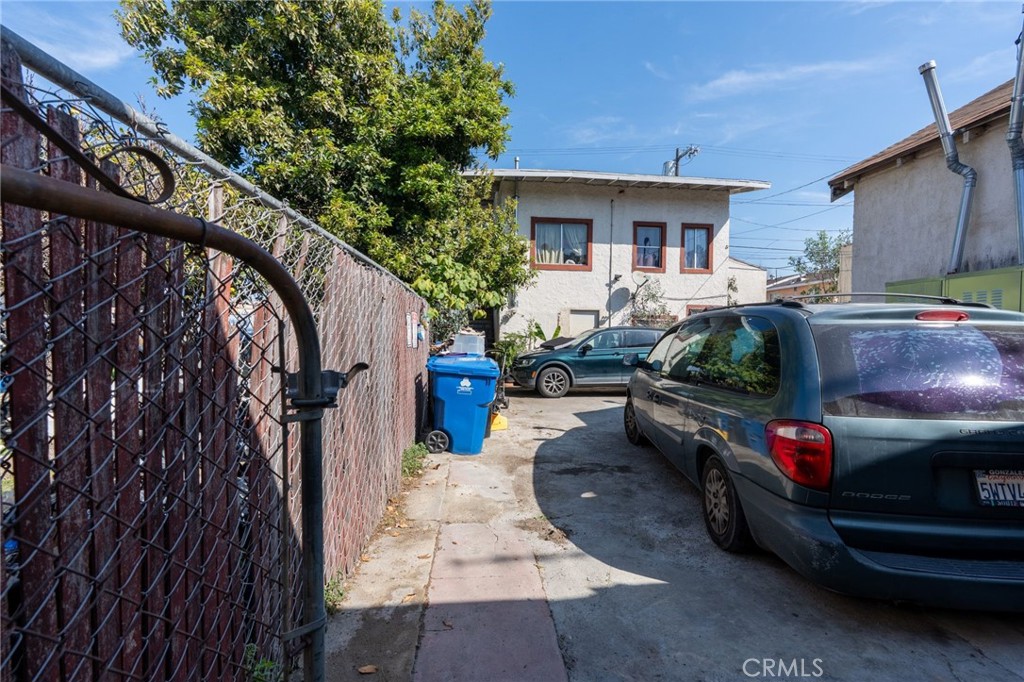 1217 W 39th Street Property Photo 5