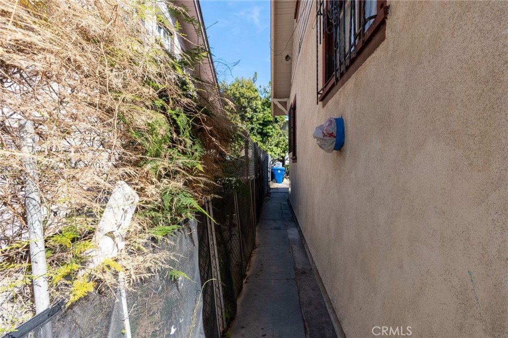 1217 W 39th Street Property Photo 6