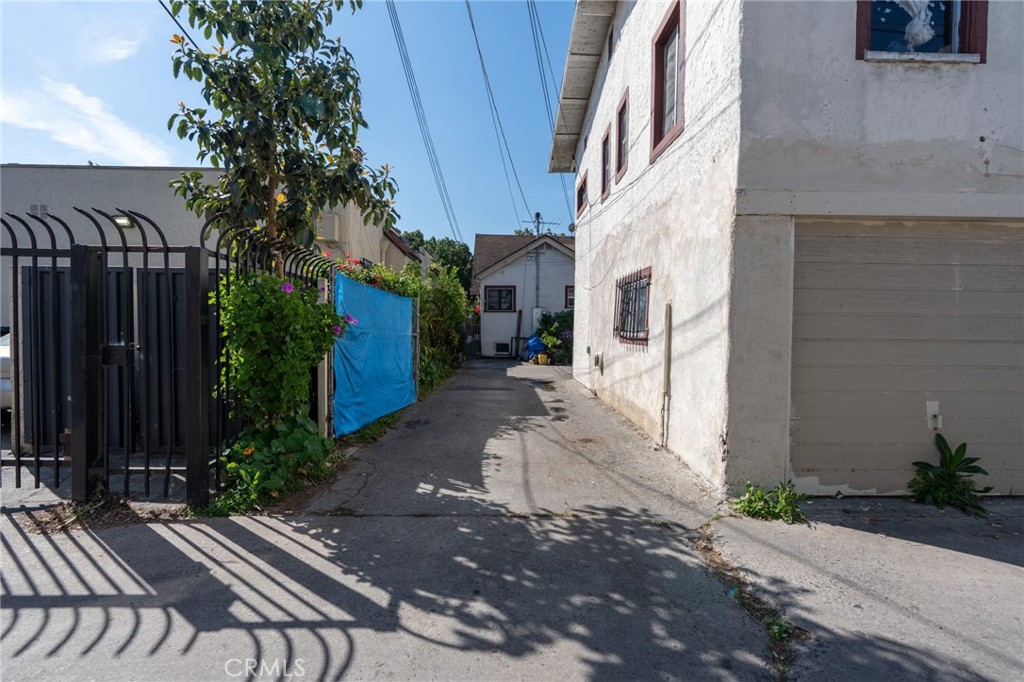 1217 W 39th Street Property Photo 8