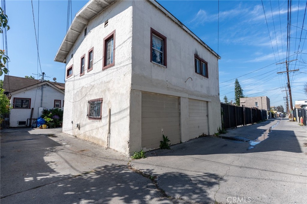 1217 W 39th Street Property Photo 10