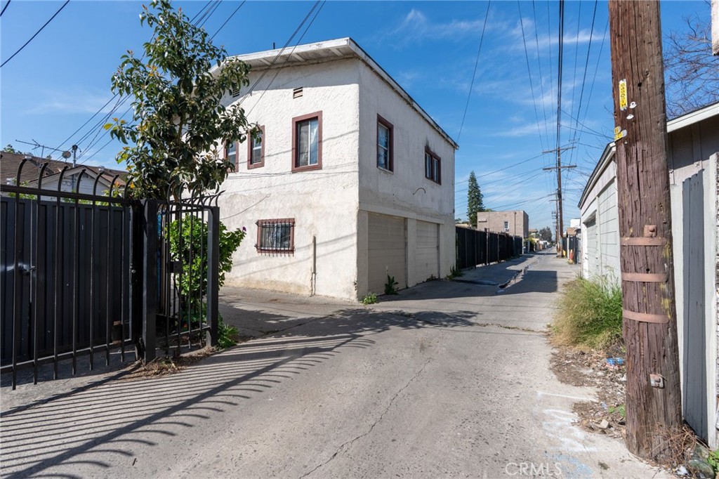 1217 W 39th Street Property Photo 13