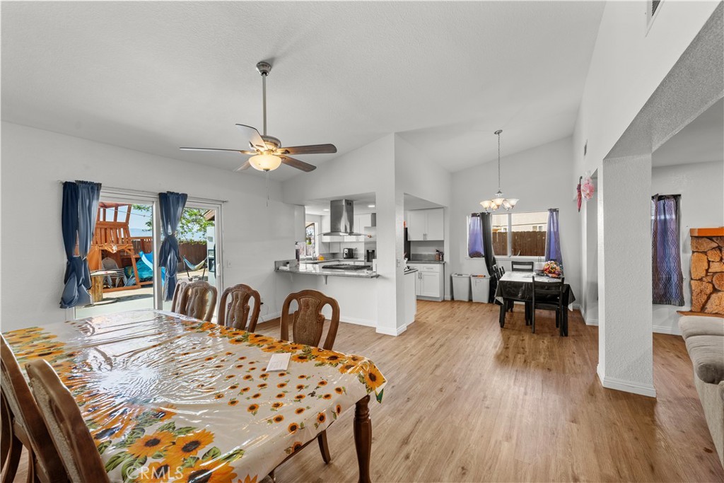 18414 Thomas Court Property Photo 6