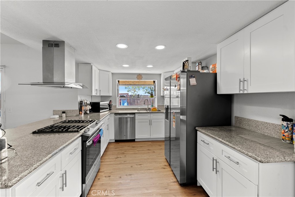 18414 Thomas Court Property Photo 8