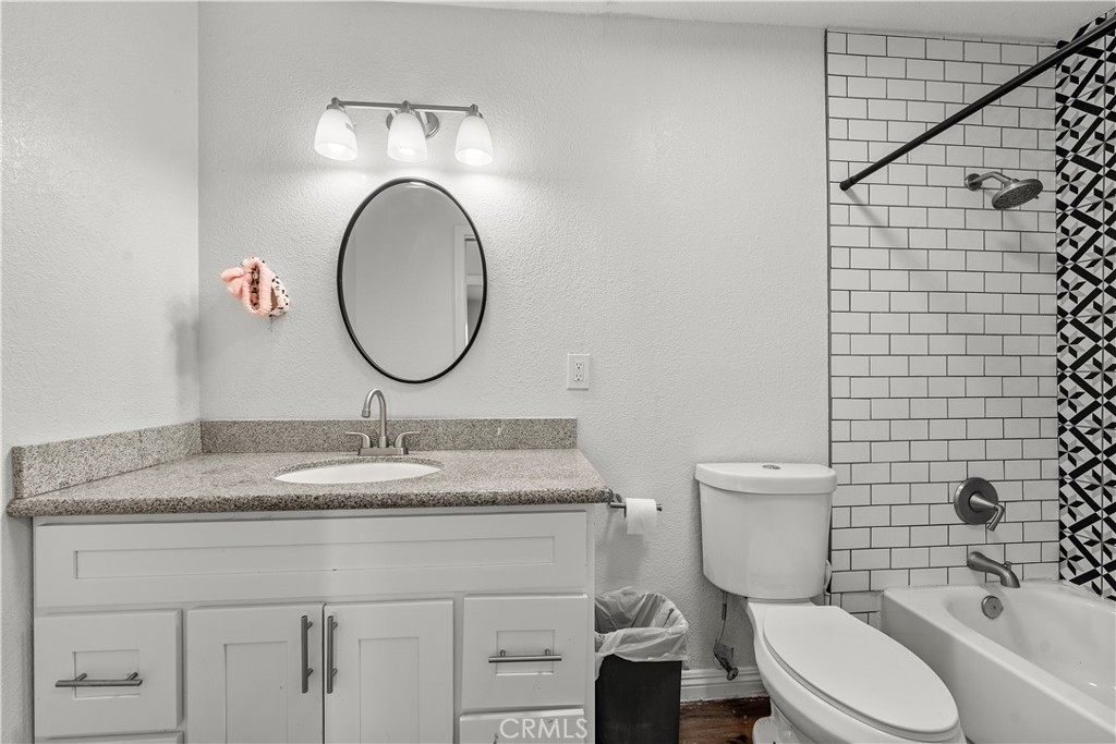 18414 Thomas Court Property Photo 13