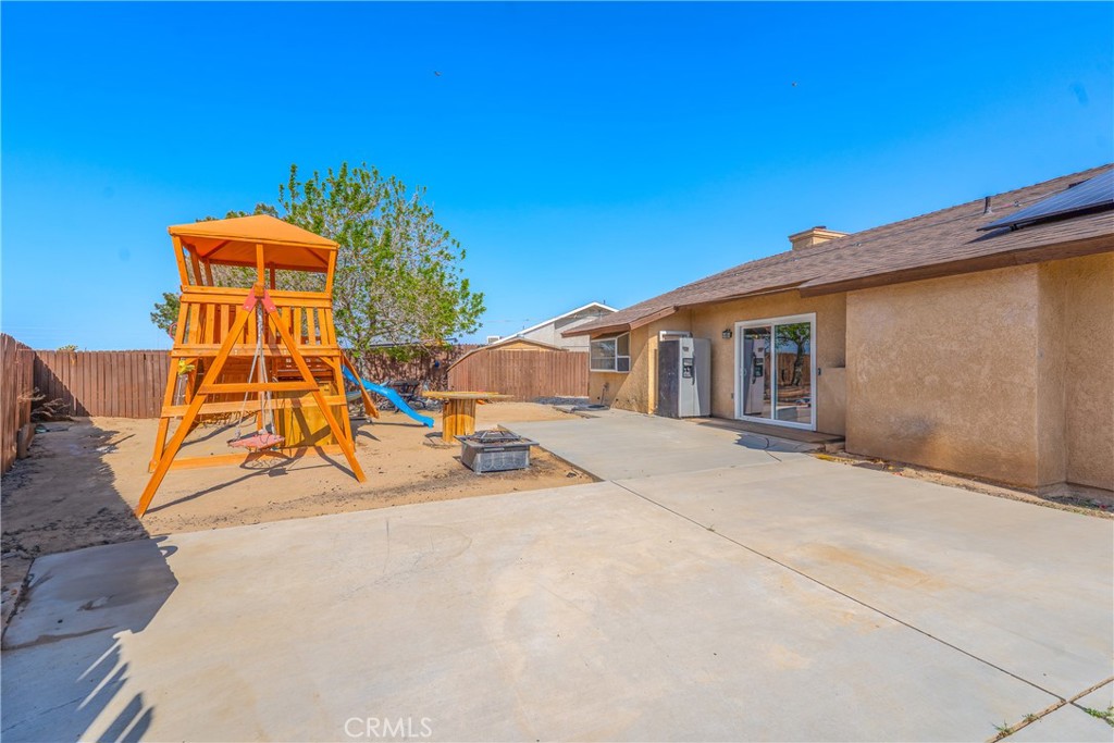 18414 Thomas Court Property Photo 22