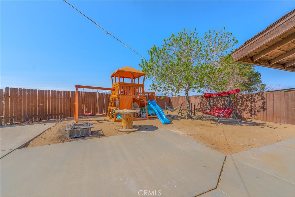 18414 Thomas Court Property Photo 23