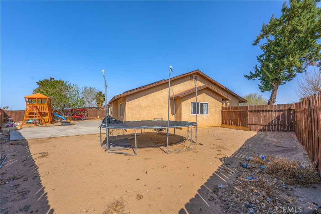 18414 Thomas Court Property Photo 25