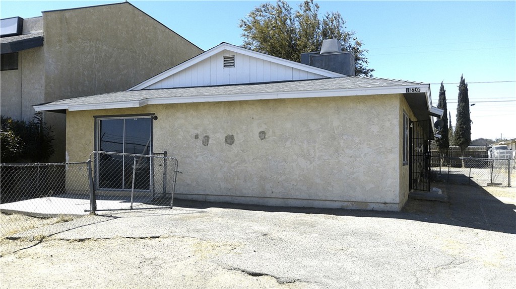 16601 Willow Street Property Photo