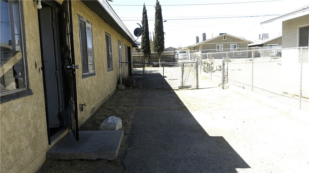 16601 Willow Street Property Photo 3