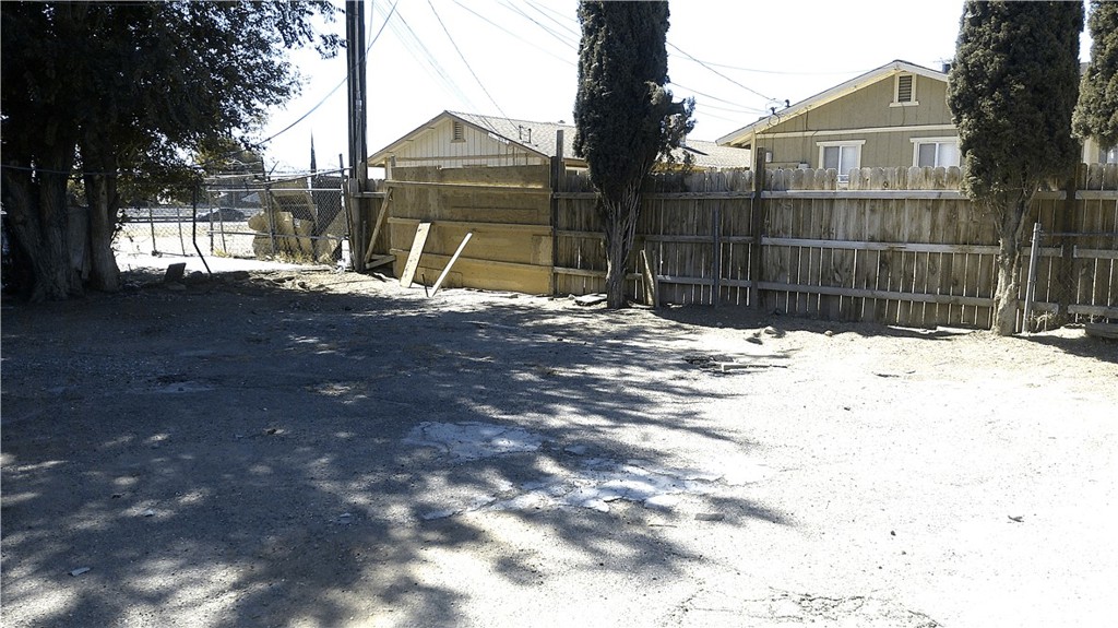 16601 Willow Street Property Photo 12