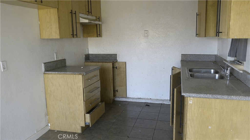 16601 Willow Street Property Photo 14