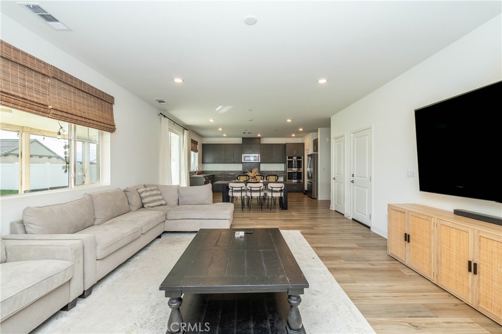 2481 Wagon Wheel Way Property Photo 10