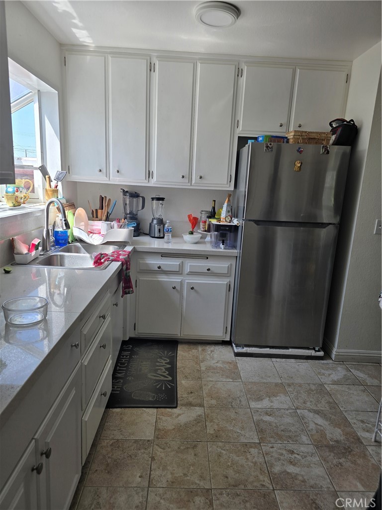 1861 N Lilac Avenue Property Photo 4
