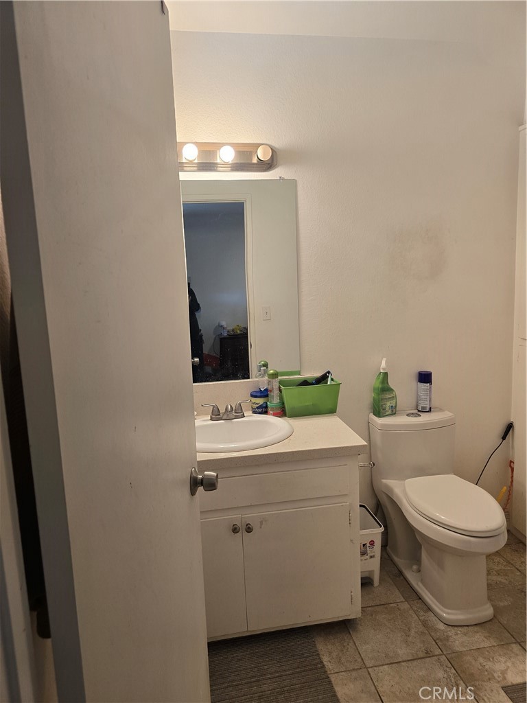1861 N Lilac Avenue Property Photo 7
