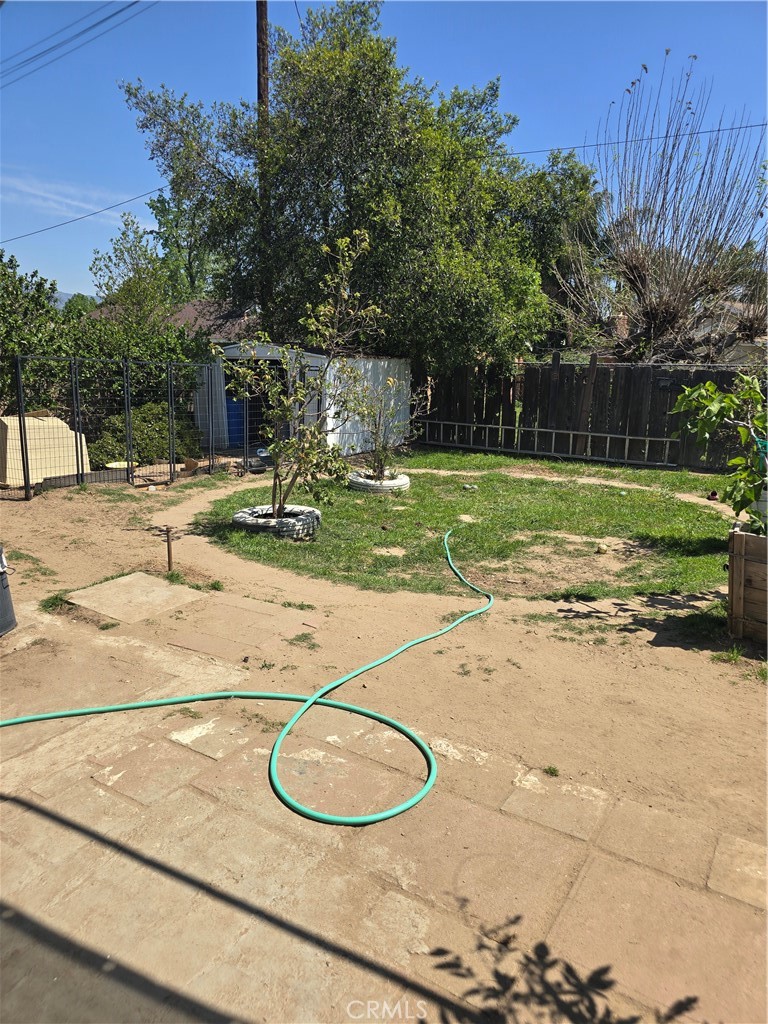 1861 N Lilac Avenue Property Photo 8