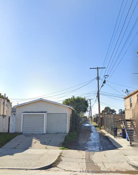 2006 W Florence Avenue Property Photo 2