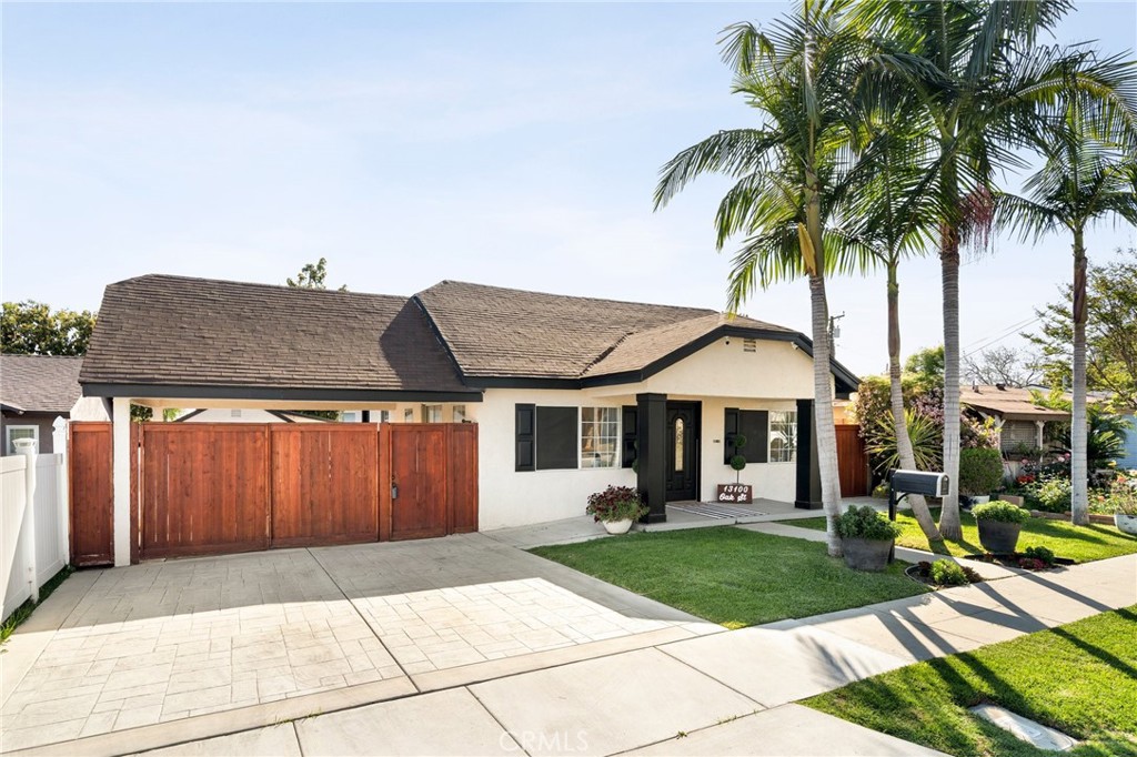13100 Oak Street Property Photo 1