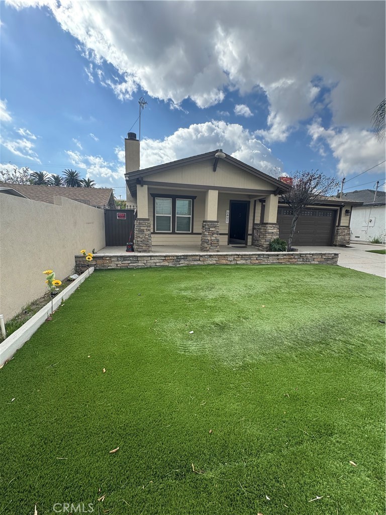 827 W Victoria Street Property Photo