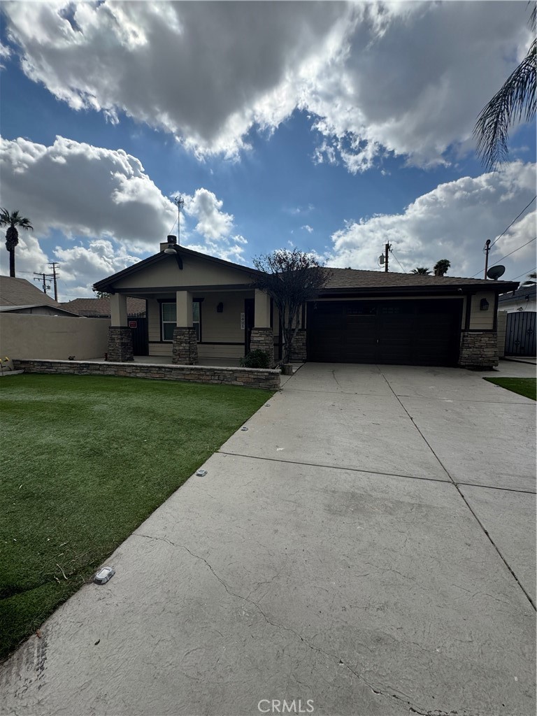 827 W Victoria Street Property Photo 2