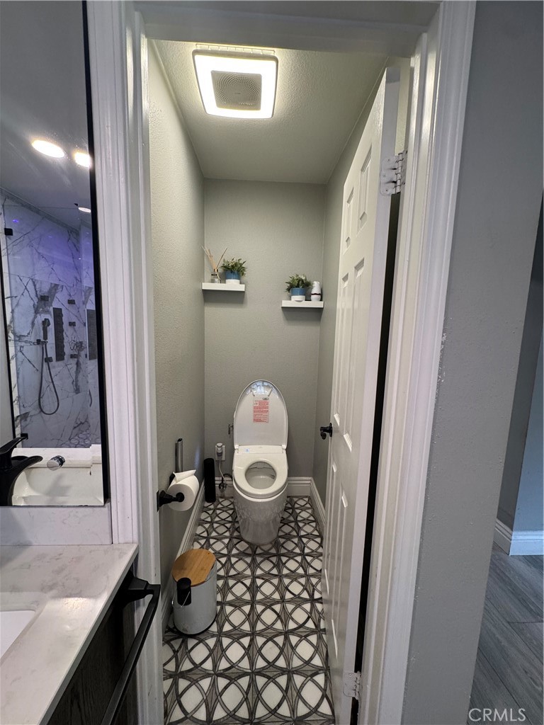 827 W Victoria Street Property Photo 31