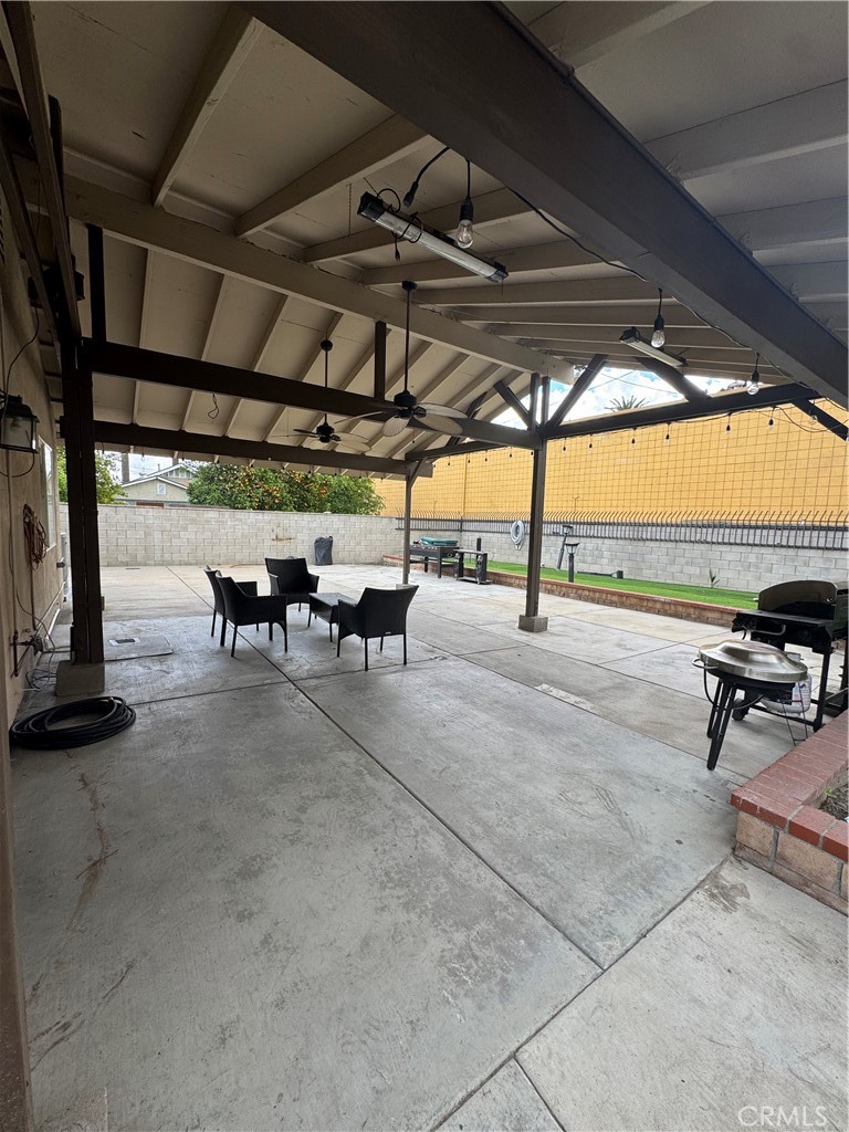 827 W Victoria Street Property Photo 34