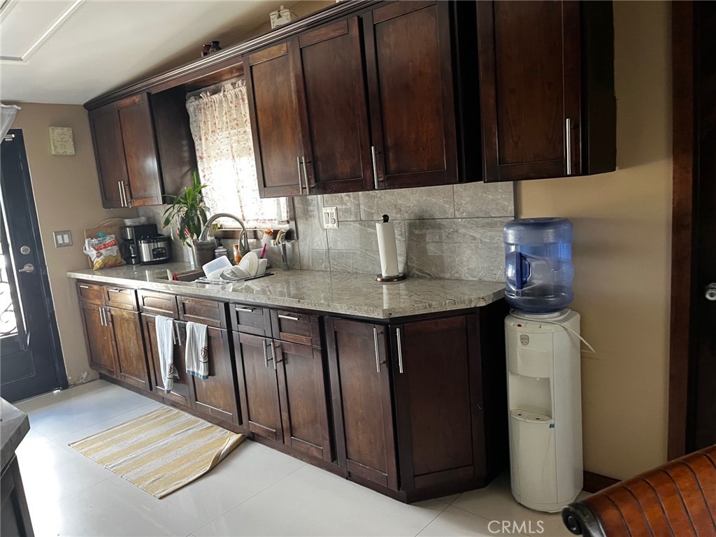 9275 Tangerine Avenue Property Photo 6
