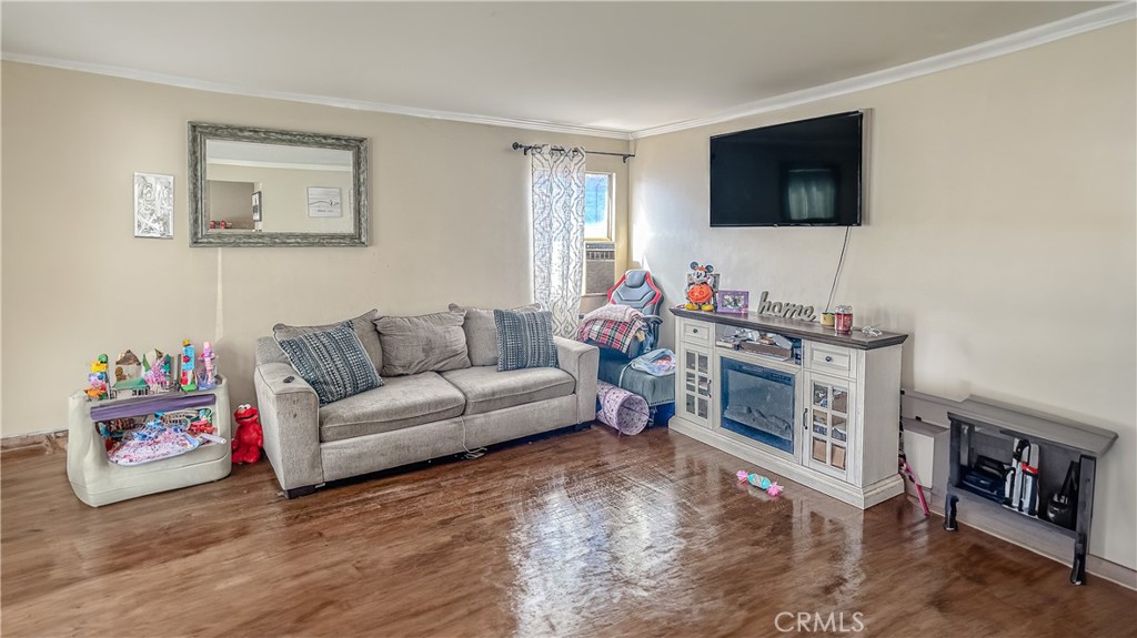 6725 Pioneer Boulevard Property Photo 3