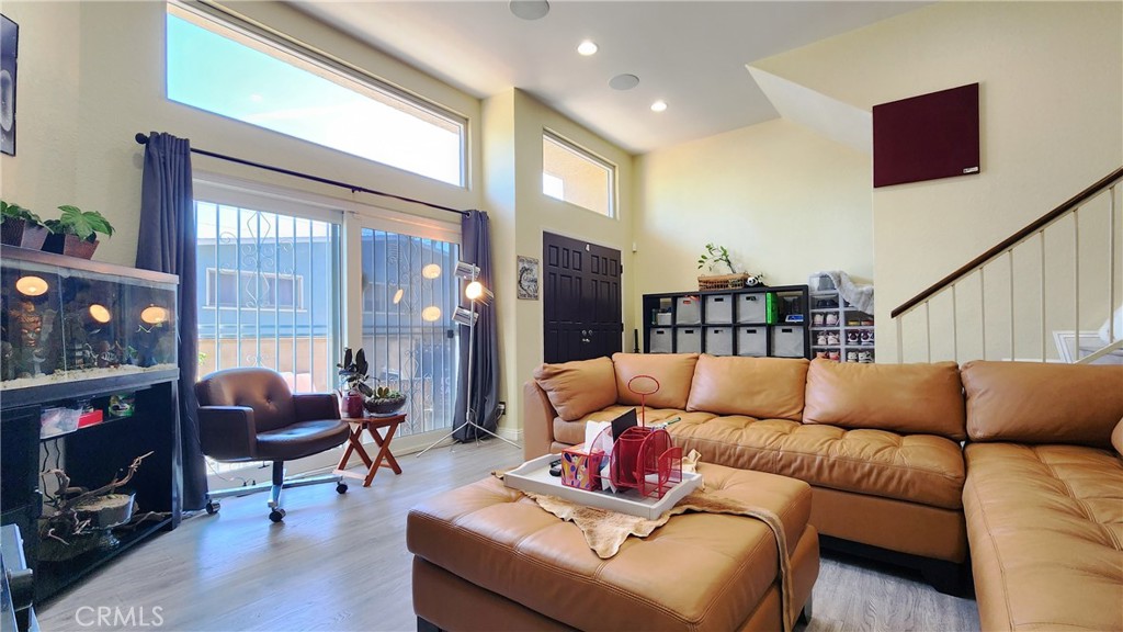411 Sefton Avenue C Property Photo 1