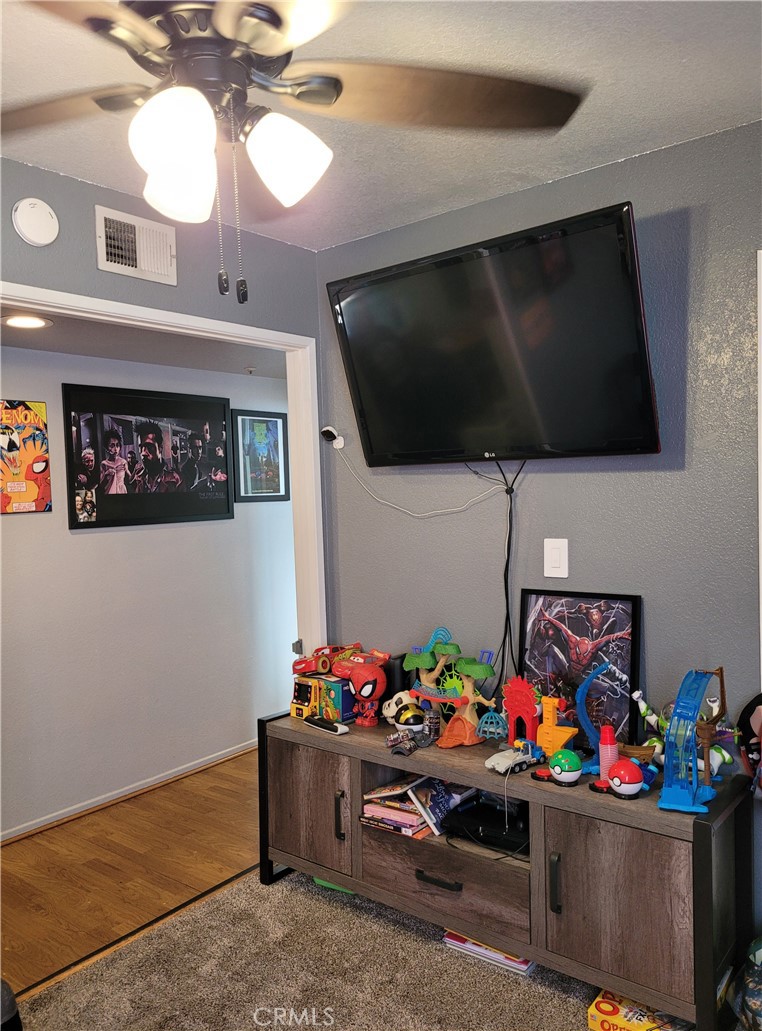 17072 Fern Street Property Photo 8