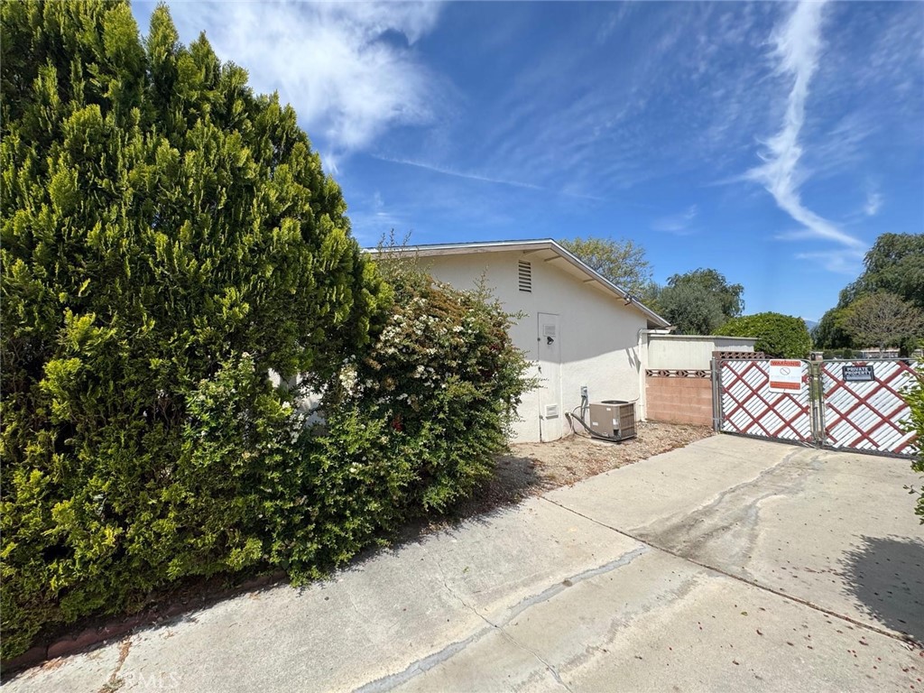 840 S Gilbert St Property Photo 6