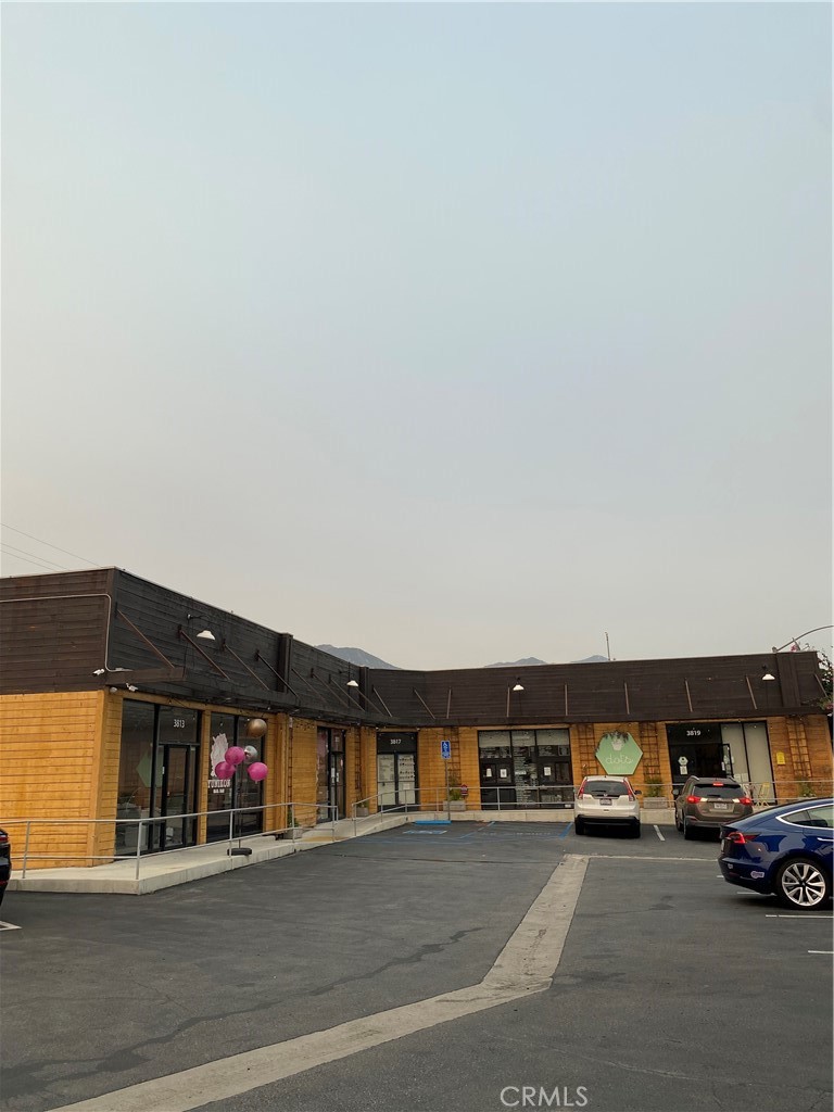 3813 E Colorado Boulevard Property Photo 1
