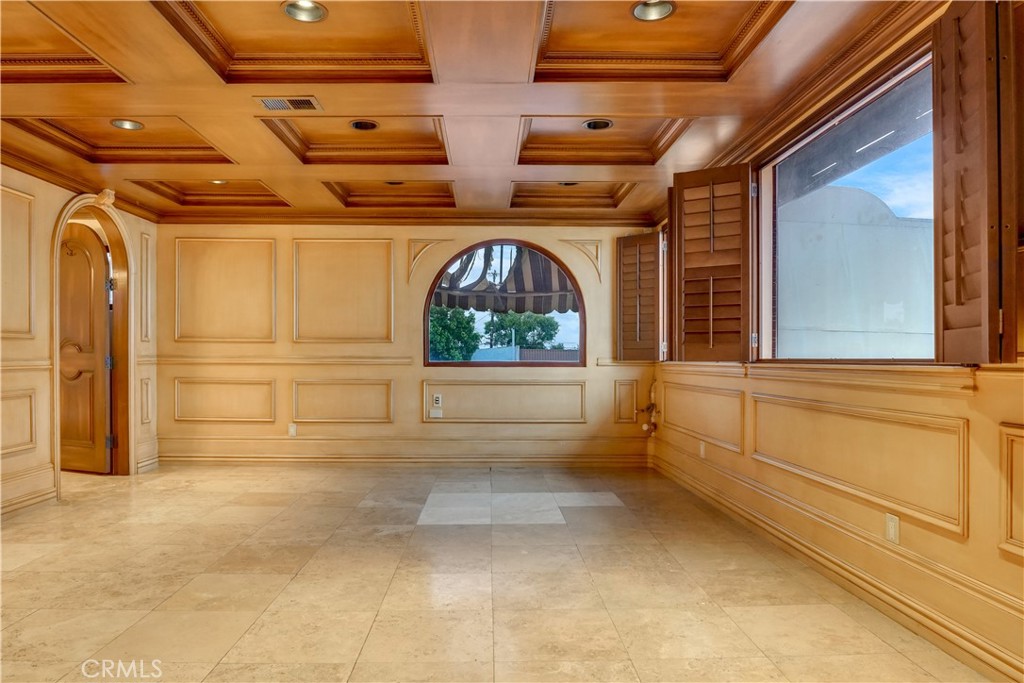 5717 E Beverly Boulevard Property Photo 2