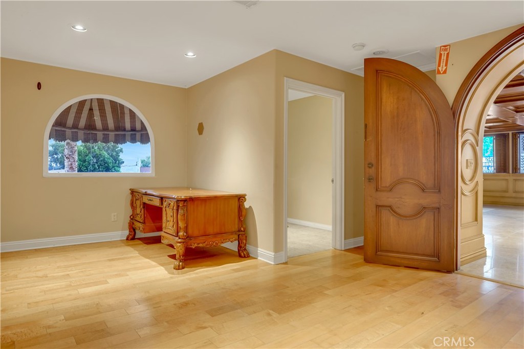 5717 E Beverly Boulevard Property Photo 4