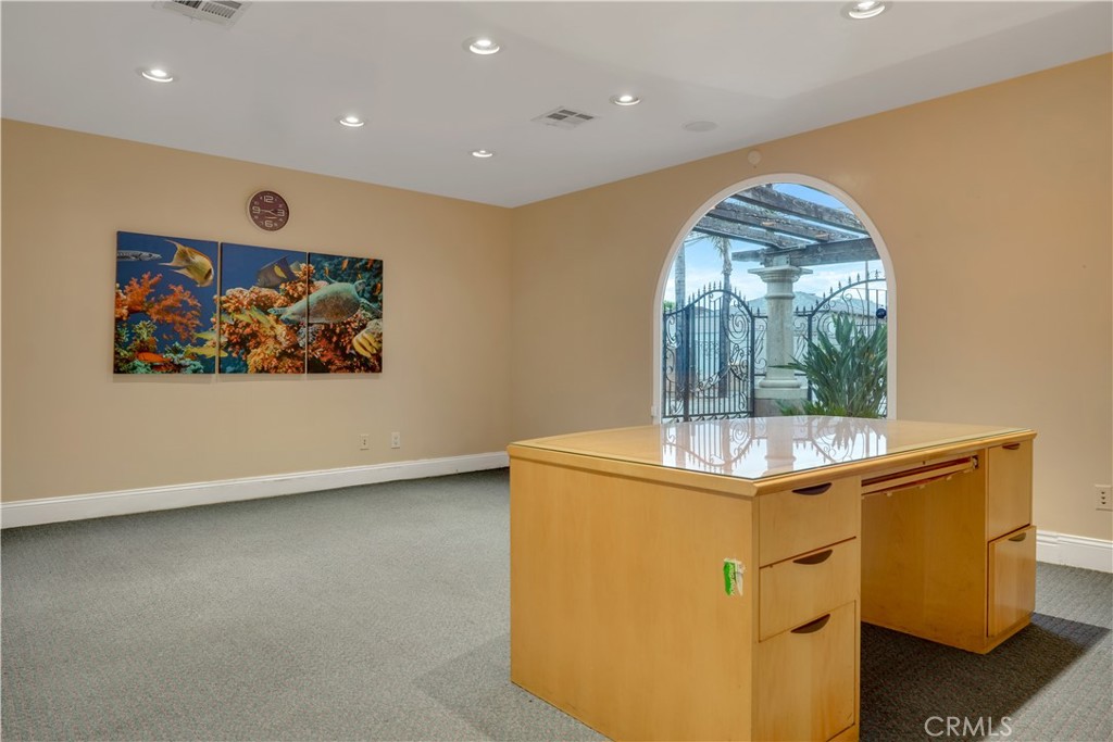 5717 E Beverly Boulevard Property Photo 5
