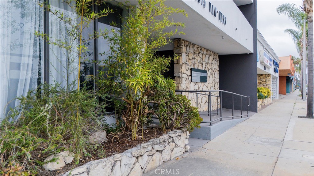 14015 Van Ness Avenue Property Photo 4