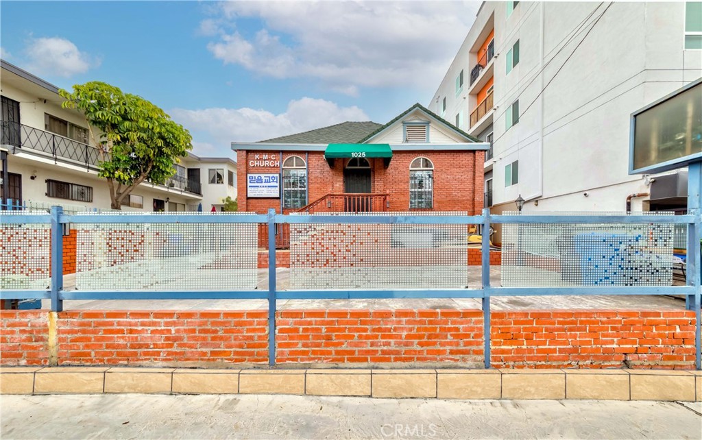 1025 S Catalina Street Property Photo 1