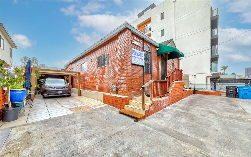 1025 S Catalina Street Property Photo 4