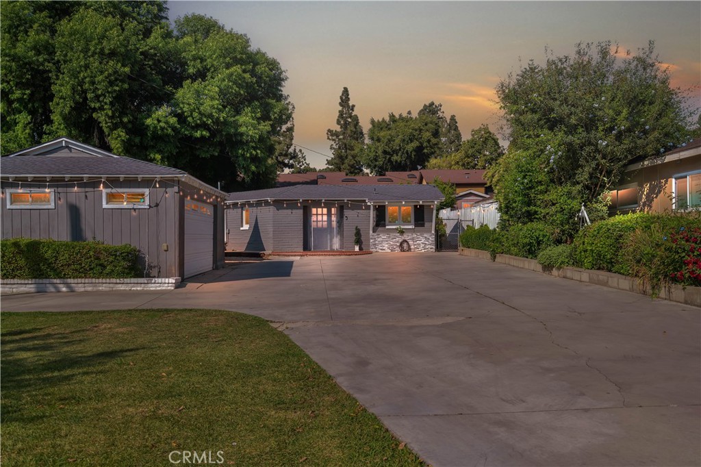 10541 Cliota Street Property Photo 1